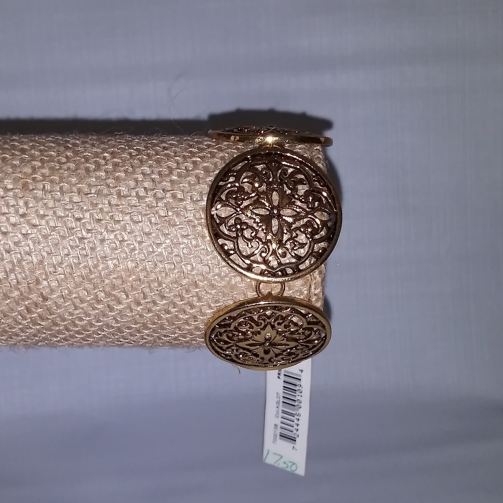 Nwt Etienne Aigner  7inch gold tone Bracelet